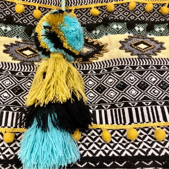 Striped tote with tassel - Picture 2 of 8